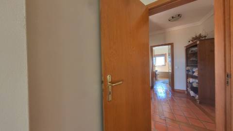 Elegante moradia isolada disponível para venda na prestigiada Urbanização Vila Sol
