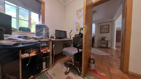 Elegante moradia isolada disponível para venda na prestigiada Urbanização Vila Sol
