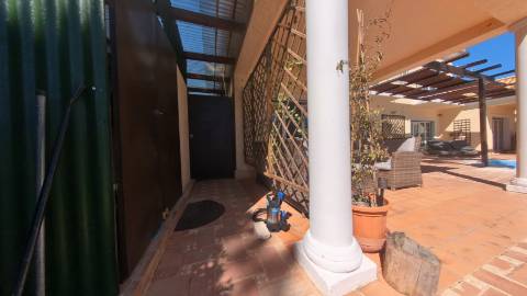 Elegante moradia isolada disponível para venda na prestigiada Urbanização Vila Sol

