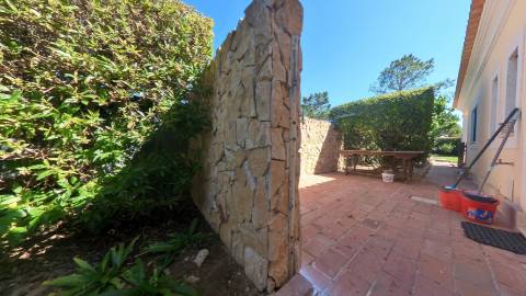 Elegante moradia isolada disponível para venda na prestigiada Urbanização Vila Sol
