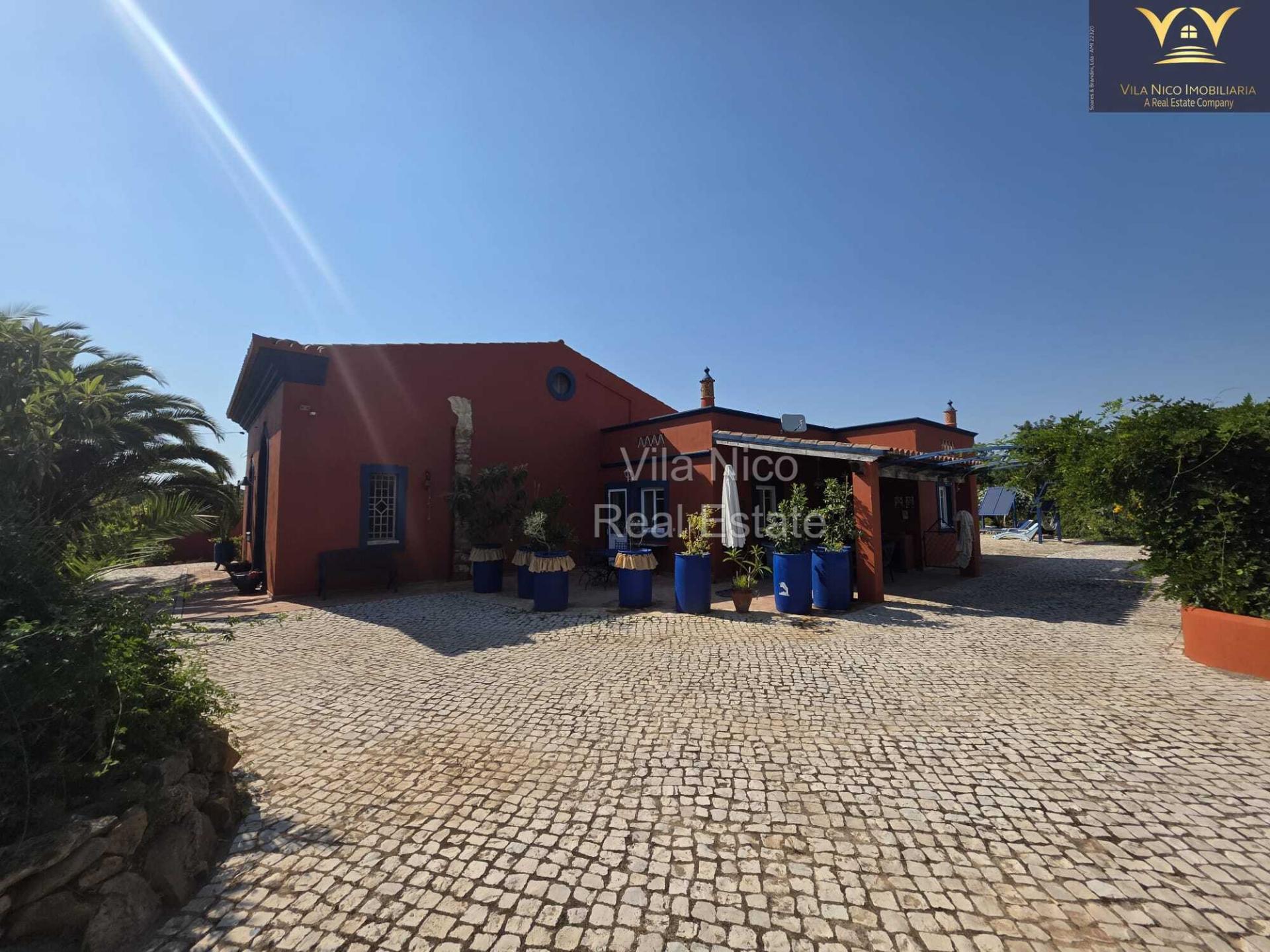 Moradia de Luxo Isolada em Quelfes - Oportunidade Única