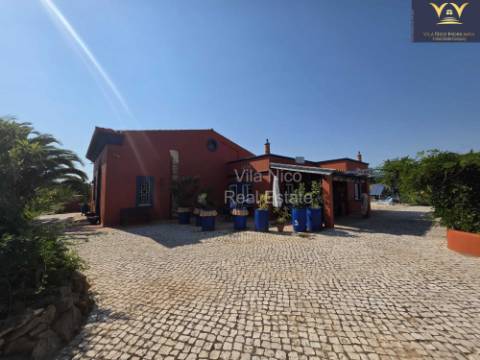 Moradia de Luxo Isolada em Quelfes - Oportunidade Única