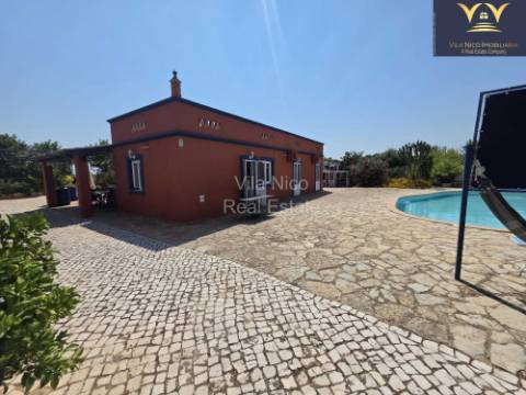 Moradia de Luxo Isolada em Quelfes - Oportunidade Única