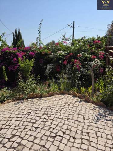Moradia de Luxo Isolada em Quelfes - Oportunidade Única