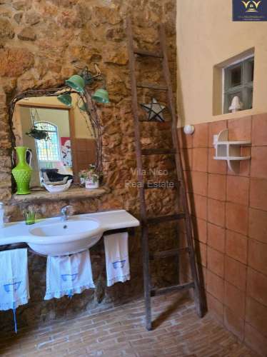 Moradia de Luxo Isolada em Quelfes - Oportunidade Única