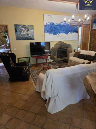 Moradia de Luxo Isolada em Quelfes - Oportunidade Única