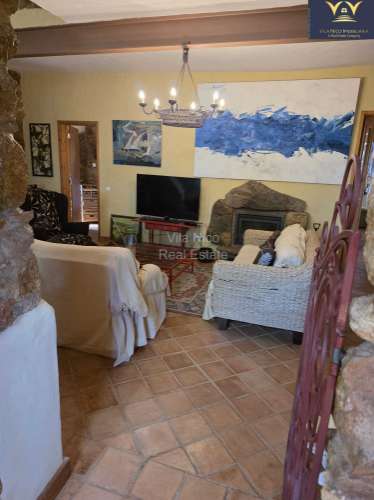 Moradia de Luxo Isolada em Quelfes - Oportunidade Única