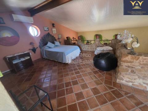 Moradia de Luxo Isolada em Quelfes - Oportunidade Única