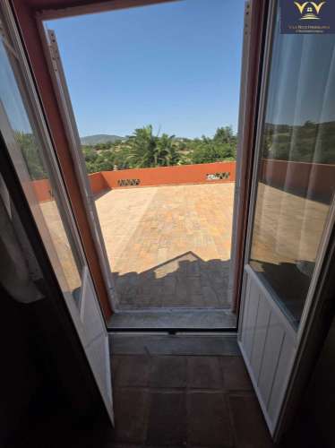 Moradia de Luxo Isolada em Quelfes - Oportunidade Única