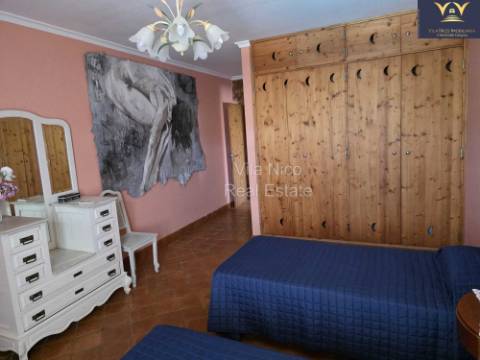 Moradia de Luxo Isolada em Quelfes - Oportunidade Única