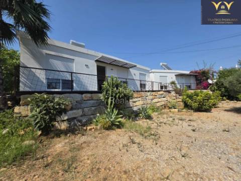Moradia de Luxo Isolada em Quelfes - Oportunidade Única