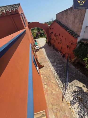 Moradia de Luxo Isolada em Quelfes - Oportunidade Única