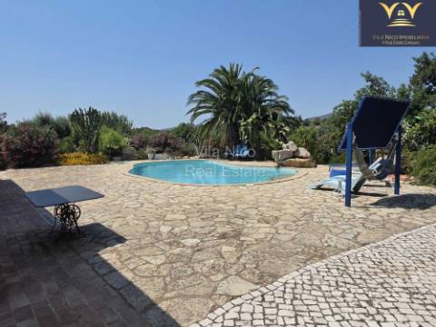 Moradia de Luxo Isolada em Quelfes - Oportunidade Única