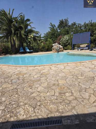 Moradia de Luxo Isolada em Quelfes - Oportunidade Única