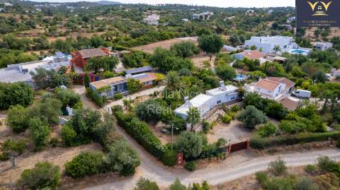Moradia de Luxo Isolada em Quelfes - Oportunidade Única