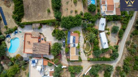 Moradia de Luxo Isolada em Quelfes - Oportunidade Única