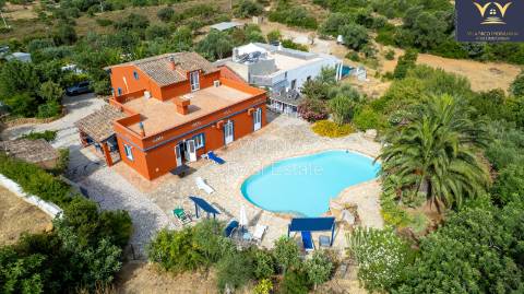 Moradia de Luxo Isolada em Quelfes - Oportunidade Única