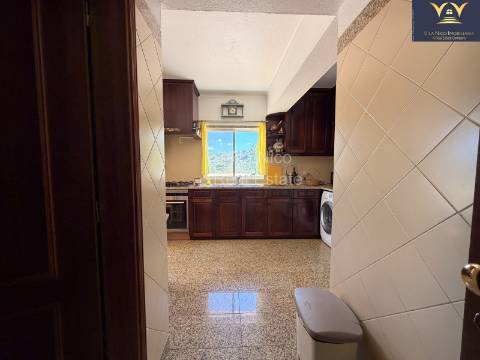 Apartamento T2 com Terraço Privativo Enorme e Estacionamento em Silves