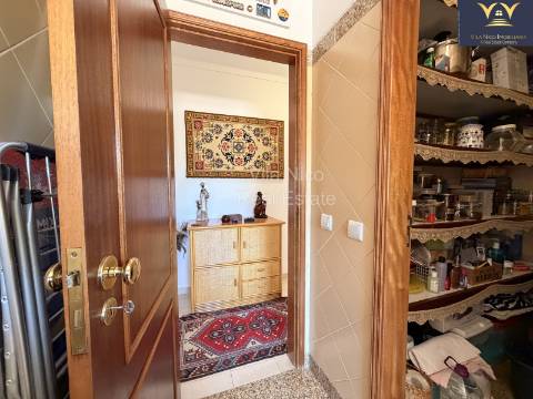 Apartamento T2 com Terraço Privativo Enorme e Estacionamento em Silves