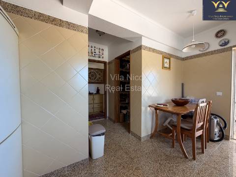 Apartamento T2 com Terraço Privativo Enorme e Estacionamento em Silves