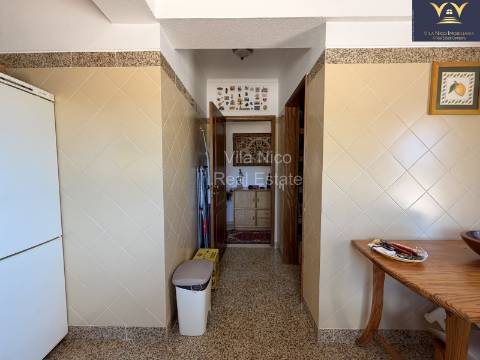 Apartamento T2 com Terraço Privativo Enorme e Estacionamento em Silves