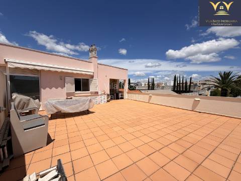 Apartamento T2 com Terraço Privativo Enorme e Estacionamento em Silves