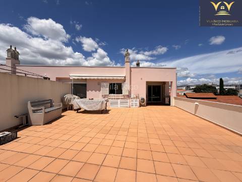 Apartamento T2 com Terraço Privativo Enorme e Estacionamento em Silves