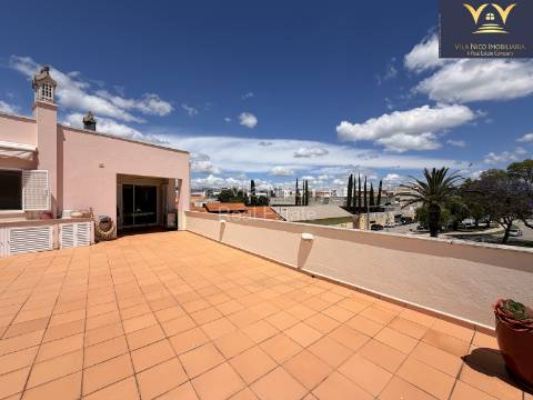 Apartamento T2 com Terraço Privativo Enorme e Estacionamento em Silves