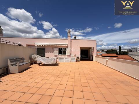 Apartamento T2 com Terraço Privativo Enorme e Estacionamento em Silves