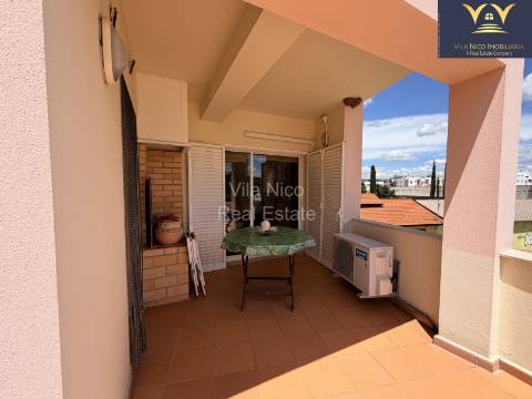 Apartamento T2 com Terraço Privativo Enorme e Estacionamento em Silves