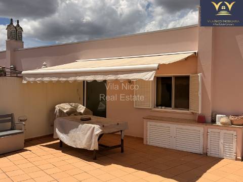Apartamento T2 com Terraço Privativo Enorme e Estacionamento em Silves