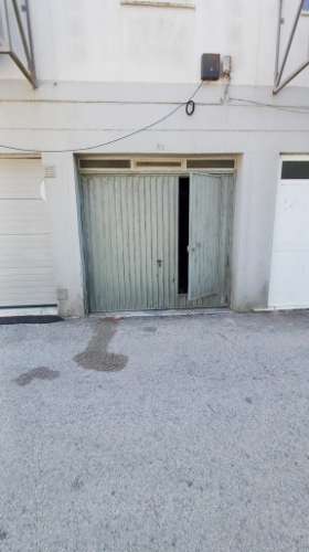 Garagem com Mezzanine em Mira-Sintra
