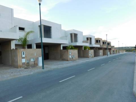 Terreno Urbano para Moradia Geminada Praia do Tonel Vista Mar