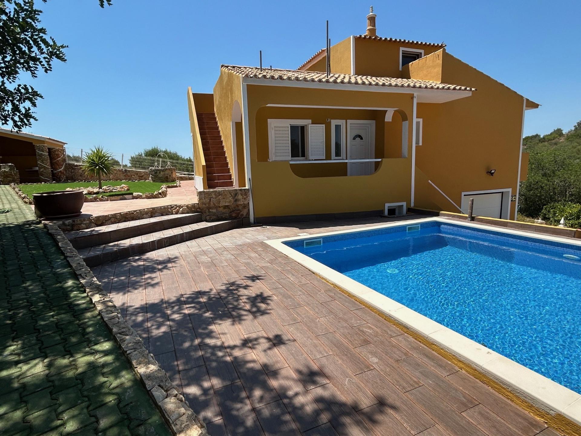 Moradia de Luxo T6 com piscina a 5 minutos de Silves