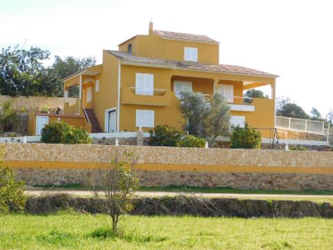 Moradia de Luxo T6 com piscina a 5 minutos de Silves