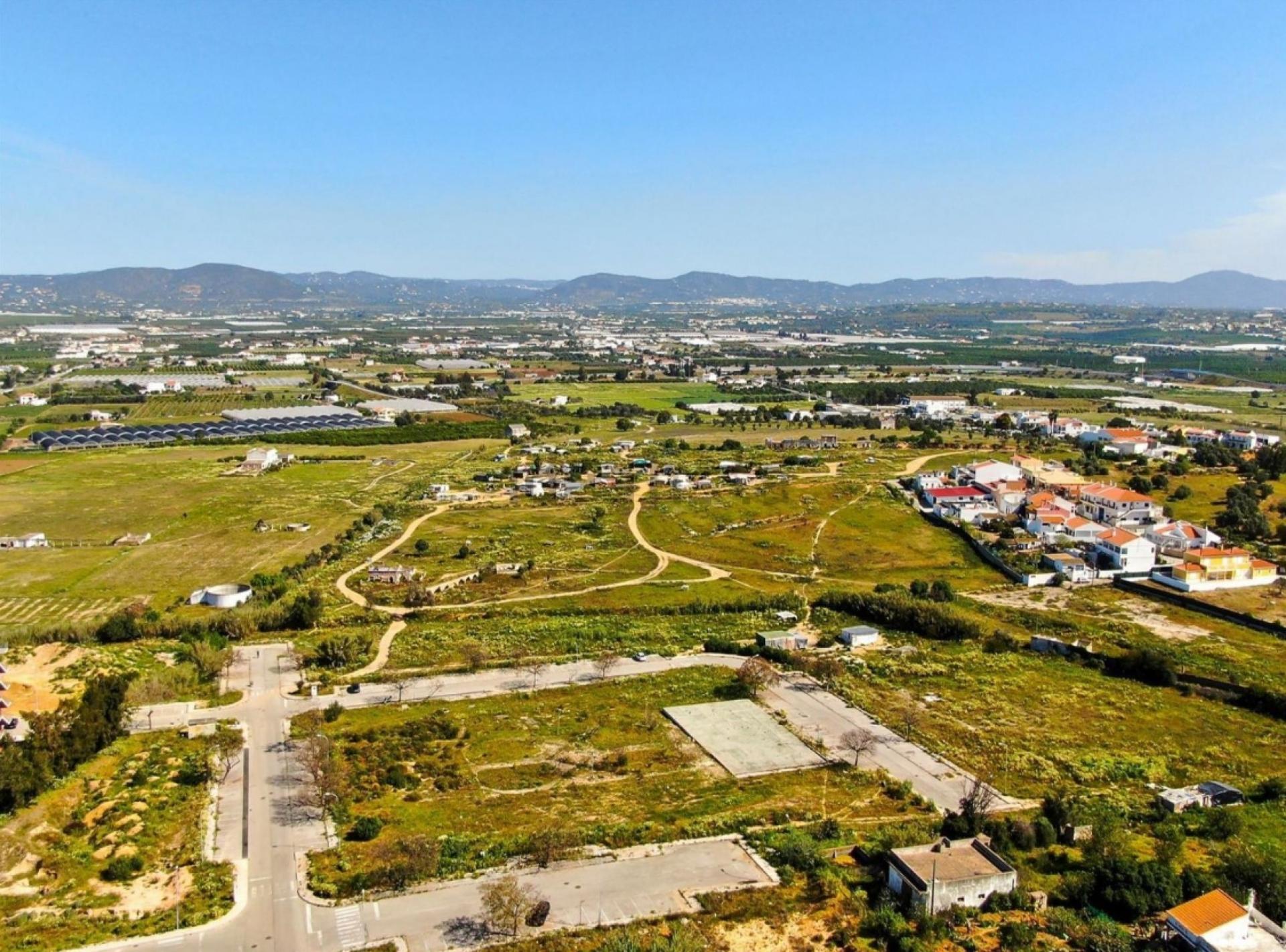 Terreno Urbano para Loteamento em Faro