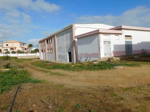 ARMAZÉNS 2 +1 PARA VENDA EM Armação de Pêra