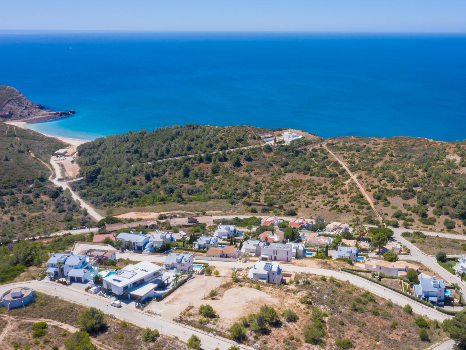 Lote para moradia com vista mar (parcial) perto de Burgau e Salema