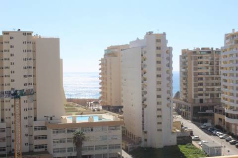 Garagens Praia da Rocha a 200 metros da praia , garagens box, arrecadações e lugar de garagem.