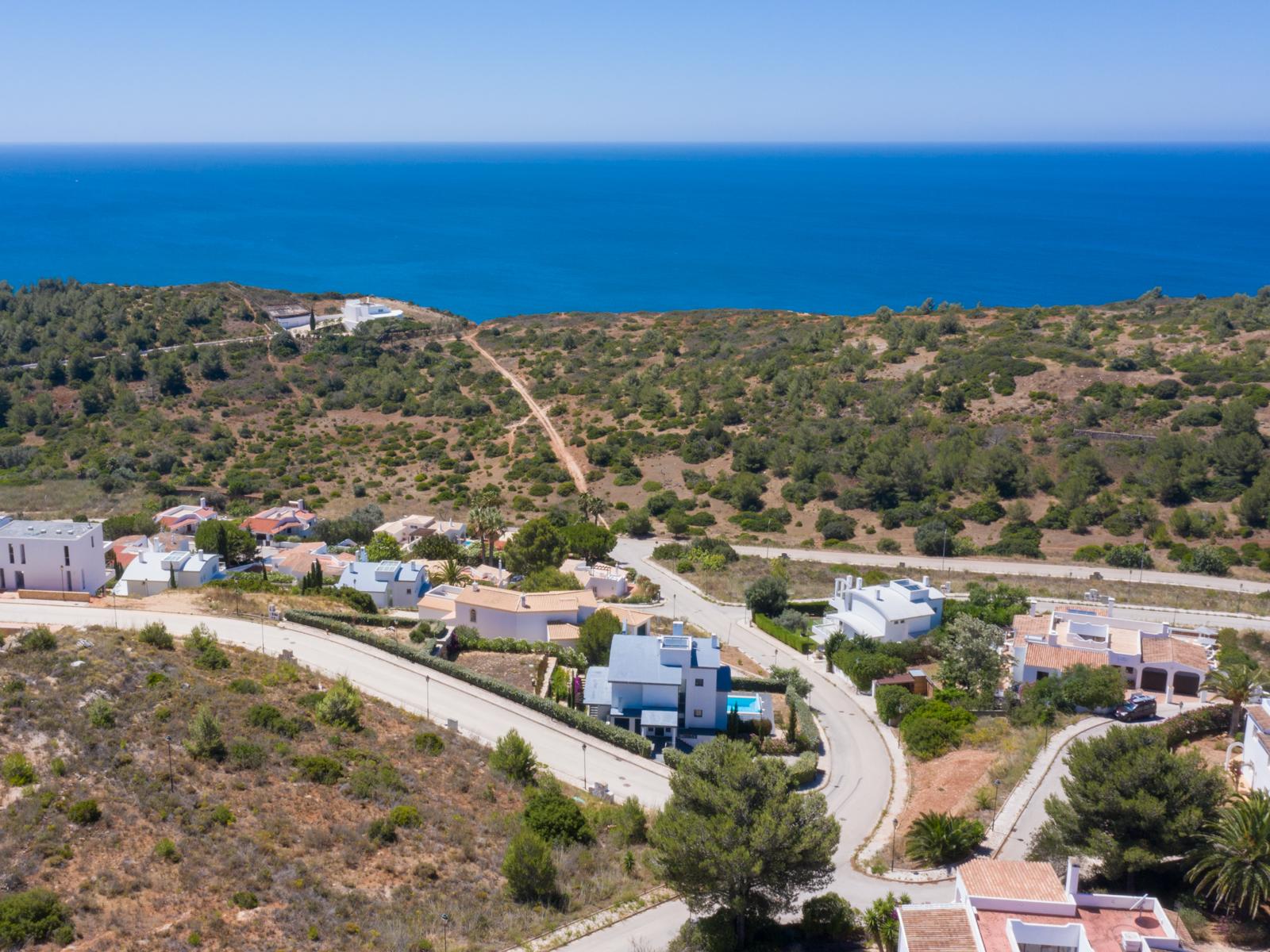 Lote para moradia com fabulosa vista mar perto de Burgau e Salema