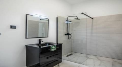 Moradia geminada T7 totalmente remodelada perto da zona Ribeirinha
