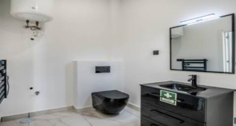 Moradia geminada T7 totalmente remodelada perto da zona Ribeirinha
