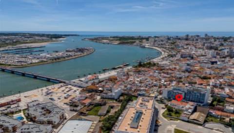 Moradia geminada T7 totalmente remodelada perto da zona Ribeirinha