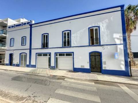 Moradia geminada T7 totalmente remodelada perto da zona Ribeirinha