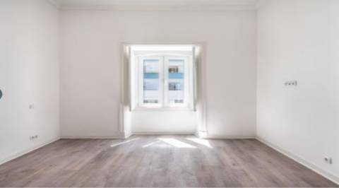 Moradia Geminada T3 no centro de Portimão perto do Rio Arade completamente remodelada