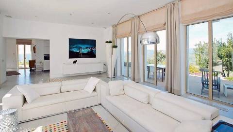 Villa em Málaga com vista panorâmica para as montanhas, o mar e um lago