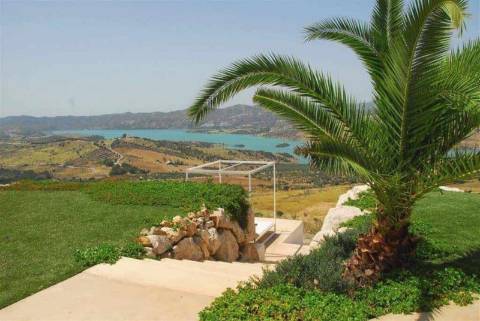 Villa em Málaga com vista panorâmica para as montanhas, o mar e um lago