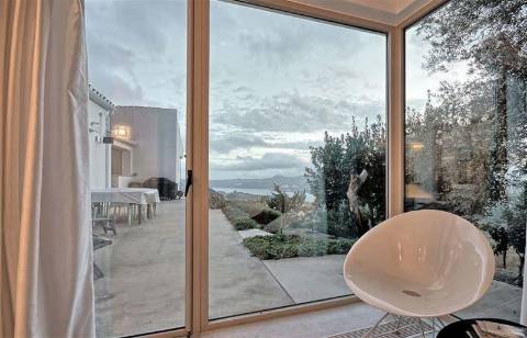 Villa em Málaga com vista panorâmica para as montanhas, o mar e um lago