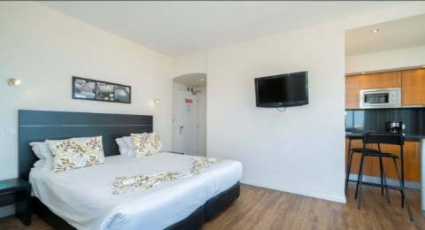 Apartamento TURISTICO T0 no 4 andar em Alvor junto á praia com vista mar.