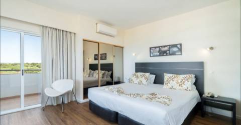 Apartamento TURISTICO - T0 no 6 andar em Alvor junto á praia com vista mar.